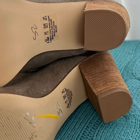 Carlos Santana Women's Miles Suede Chucky Heel Ankle Bootie Taupe Size 9.5 NWOT - Picture 6 of 8